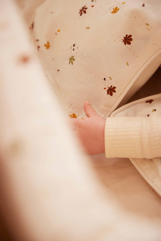 Filibabba Baby Bettwäsche aus Baumwolle mit floralem Design in Beige, Chestnuts, GOTS zertifiziert - Bild 2
