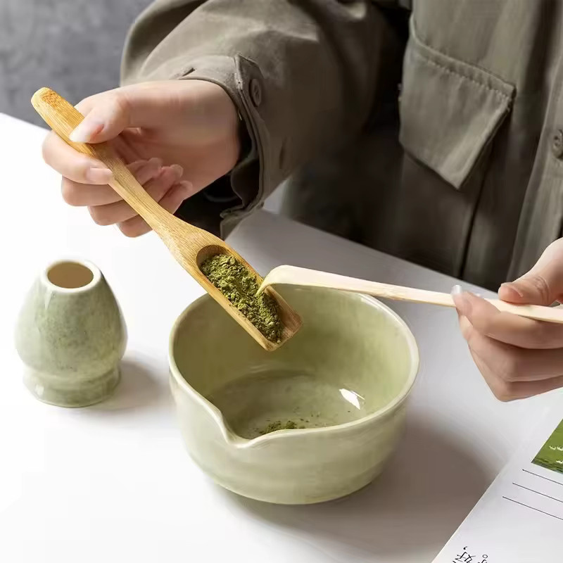 PGY Matcha Set aus Bambus und Keramik in Grün mit Schneebesen und Teelöffel für die traditionelle Teezubereitung - Bild 3