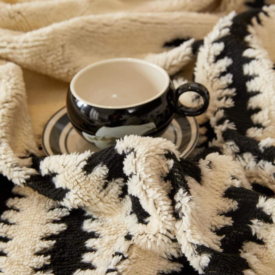 Yiran Furniture Weich Warme Jacquard Fleece Decke mit Geometrischem Farbverlauf in Beige, B/B: 180 x 130 cm - Bild 4