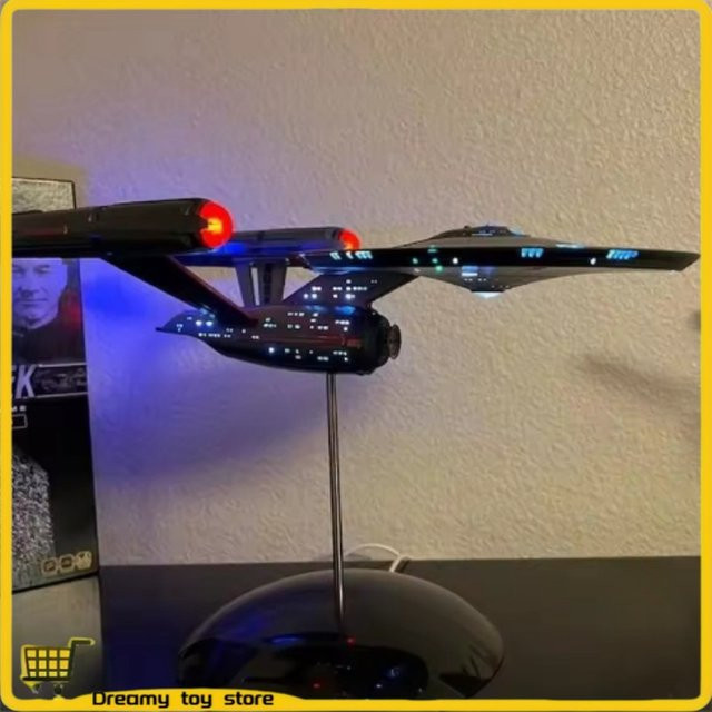 TOYOLEE Star Trek US Enterprise Requisiten-Replika Modell im Maßstab 1:1000 mit Lichtern und abnehmbaren Teilen - Bild 1