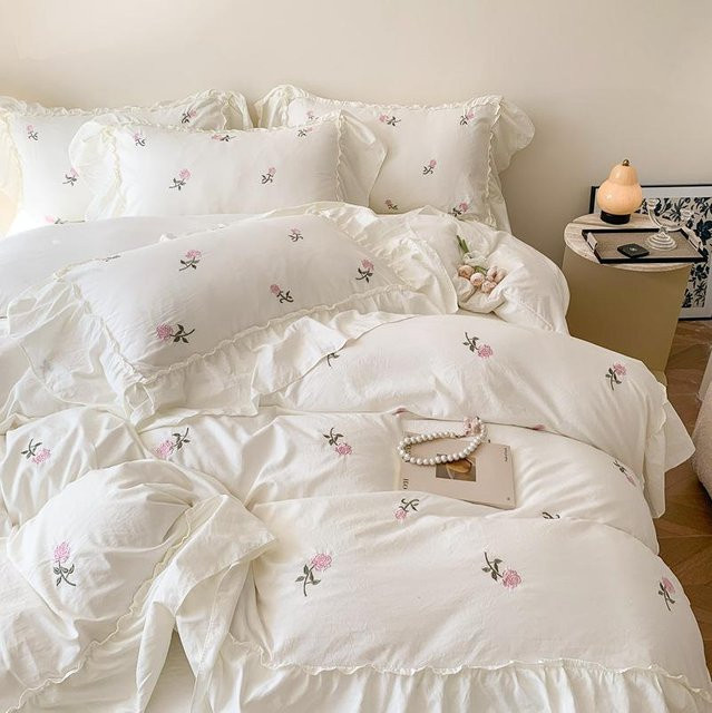 Bin Chi Textiles 4-teiliges Bettwäsche-Set mit Rosenstickerei und Spitzeneinsatz in Weiß, Material: Mikrofaser, Breite: 120 cm, Länge: 200 cm - Bild 1