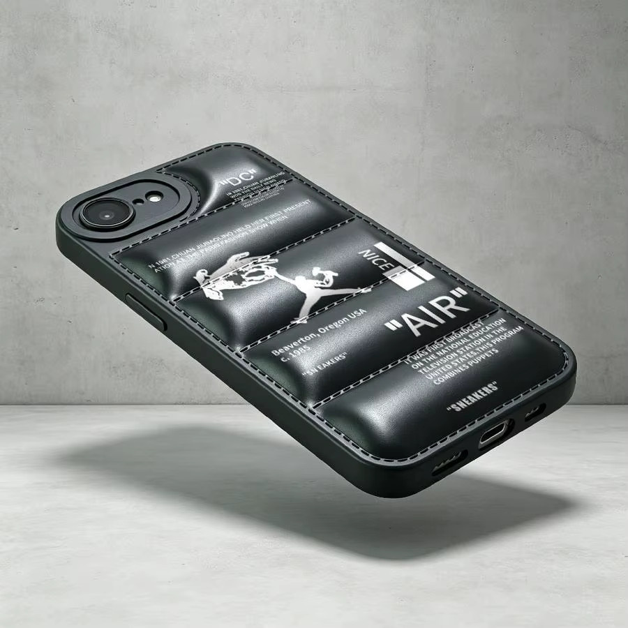 Street-Sneaker Handyhülle im Daunenjacken-Design für Apple iPhone 16 15 14 13 12 11 Pro Max Plus Air 16e in Schwarz - Bild 2