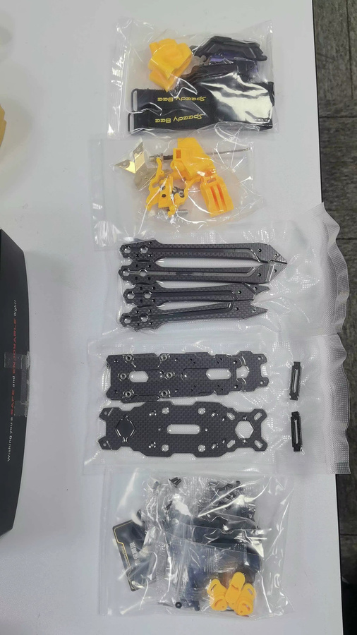 SpeedyBee Mario 5 Frame DC / XH ADV/PRO Drone in Schwarz mit Carbonfaser-Armen und LED-Streifenkanälen - Bild 3