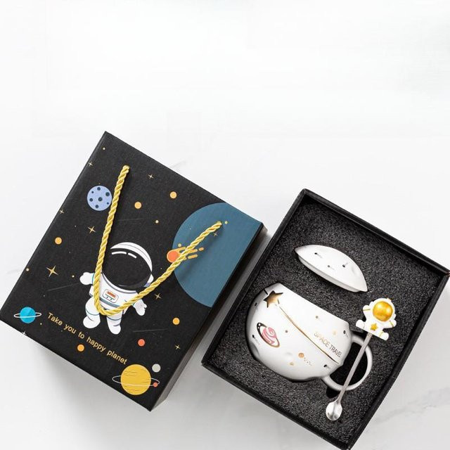 Yiran Furniture Astronauten-Keramiktasse mit Relief-Planet-Design in Weiß, 420 ml - Bild 1