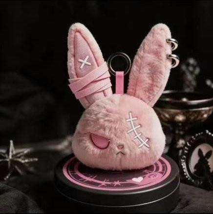 Schlüsselanhänger Hase Plüsch, Halloween Gothic, Unisex - Bild 1