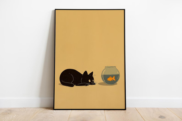 Minimalistischer Paper Poster von SHENCHEN mit Illustration einer schwarzen Katze und eines Goldfisches in Schwarz - Bild 1