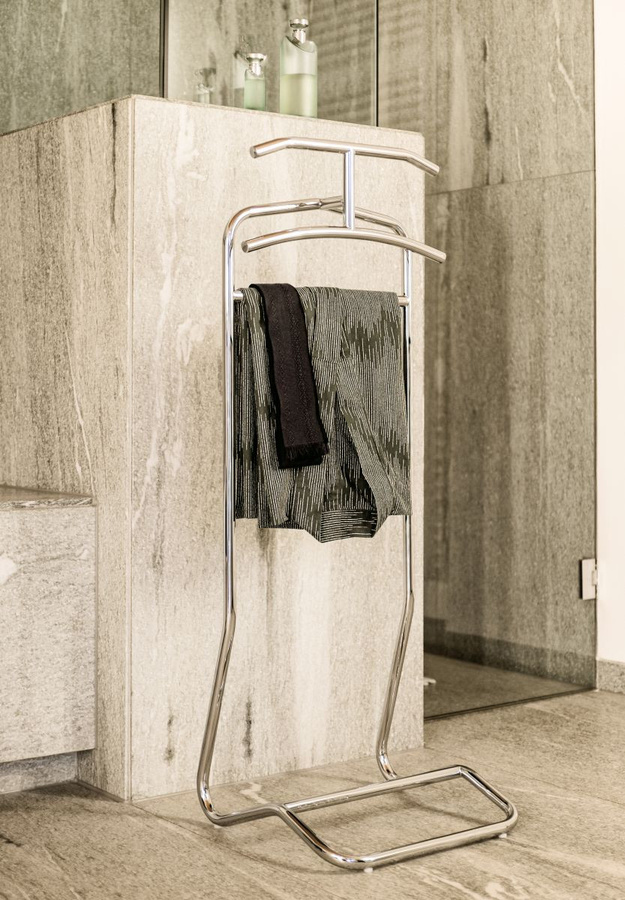 ClassiCon Mandu Stummer Diener Valet Stand aus Stahlrohr in Silber im Art déco Design - Bild 3