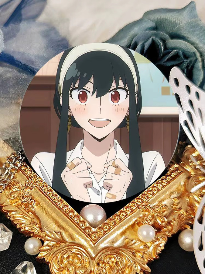 Yor Forger Anime Charakter Anstecknadel Brosche rund aus Metall in Multicolor für Fans und Sammler - Bild 6