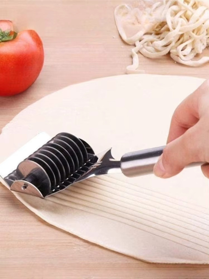 Manueller Nudelschneider aus Edelstahl in Silber für Spaghetti und Spiralgemüse - Bild 7