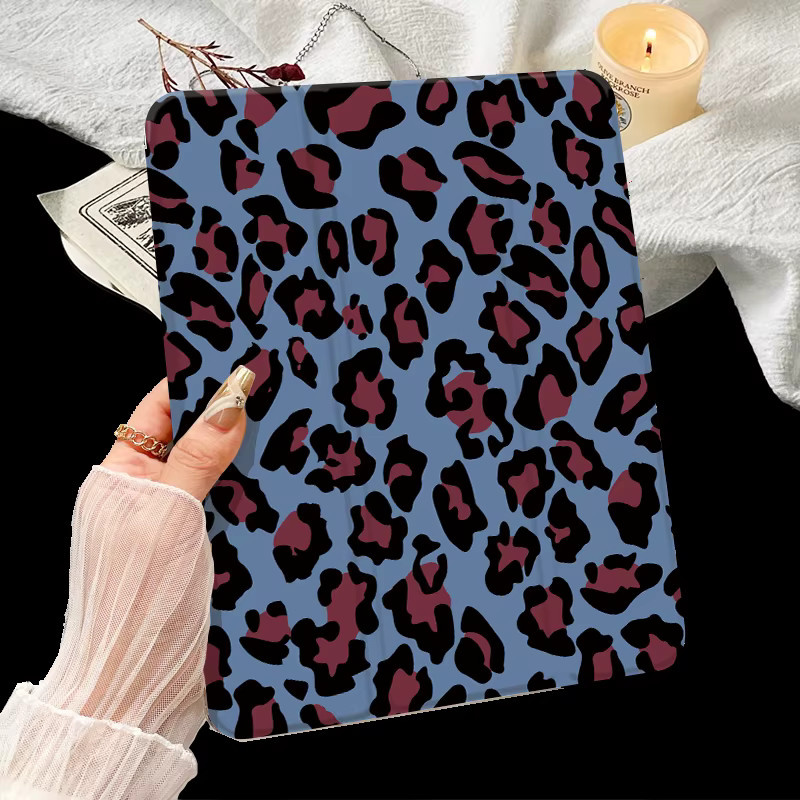 Apple iPad Tablet-Hülle mit Stifthalter in Blau und Weiß mit Leopardenmuster für iPad Pro 10/11 Zoll und iPad Air 3/4/5 Generation - Bild 2