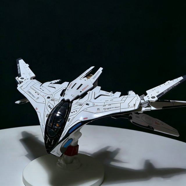 AT 99 MODEL M-Klasse Interstellares Raumschiff Mailand, Bausatz, 1:100 - Bild 1