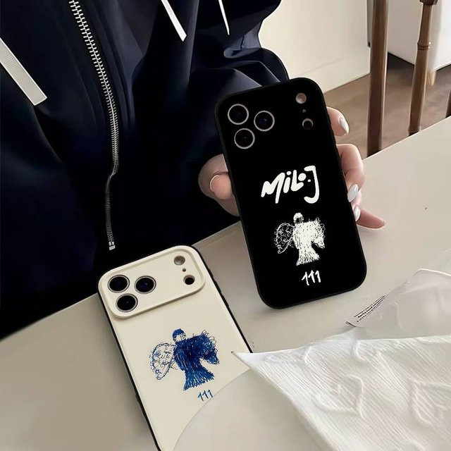 Singer M-Milo J Handyhülle für iPhone in Schwarz als Rückseiten-Cover - Bild 1