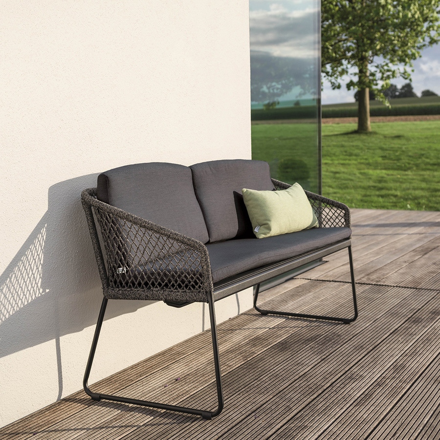 Stern Kufenbank Odea 2-Sitzer aus Aluminium in Schwarz Matt mit Kissen in Seidenschwarz - Bild 2