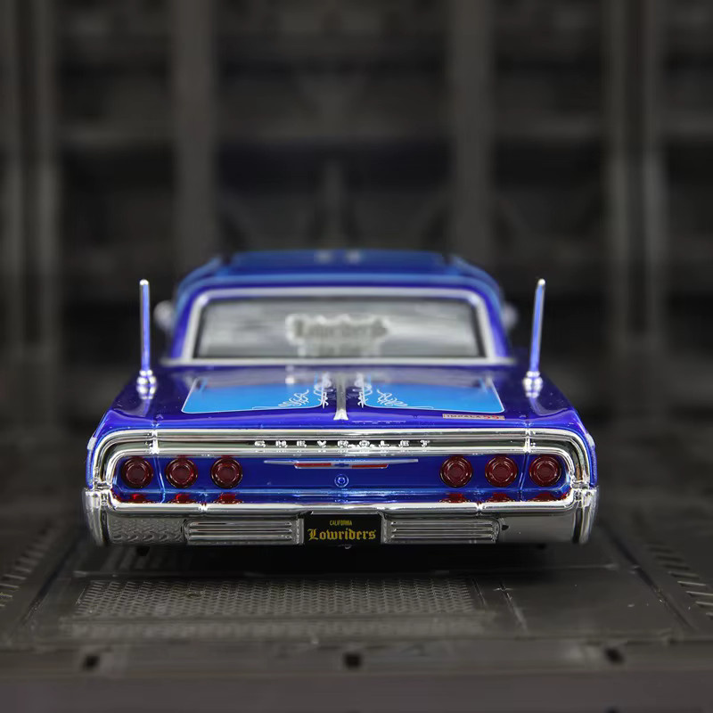 Maisto Chevrolet Impala SS 1964, Modellauto, 1:24, blau, Metall - Bild 2