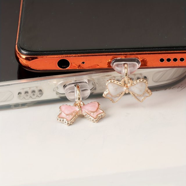 Schleifenförmiger Staubschutz für dein Handy in Rosa-Weiß, passend für iPhone und USB-C Modelle - Bild 1