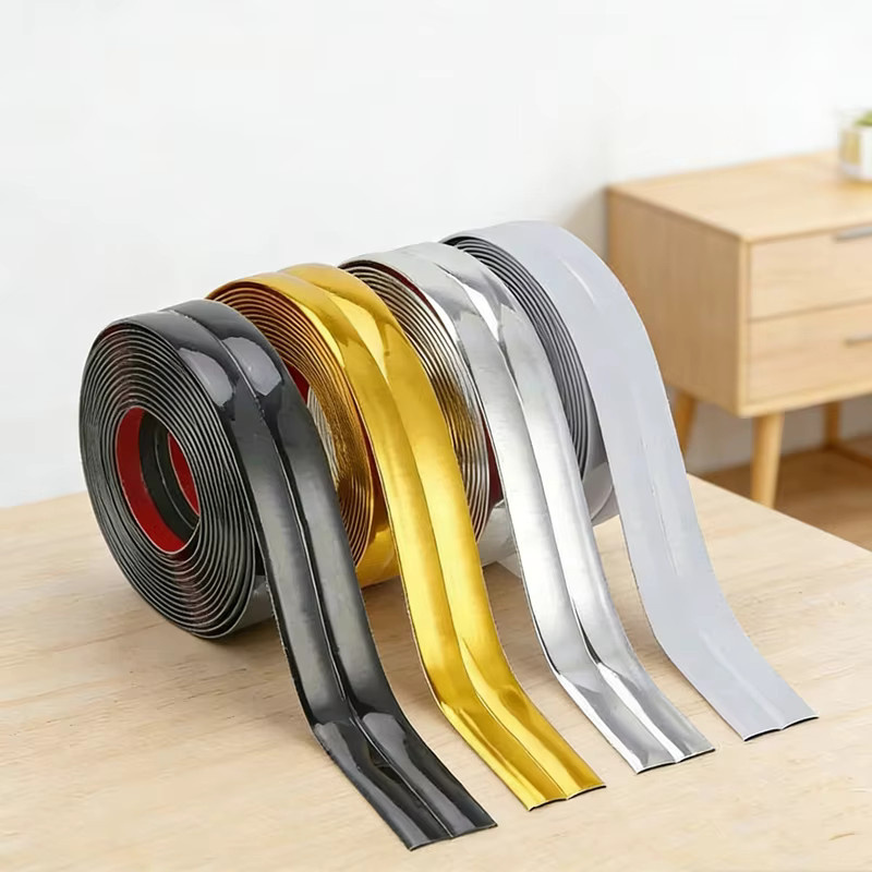 Selbstklebendes PVC Stoßschutzband in Weiß als dekorativer Wandaufkleber und Kantenschutz für Möbel und Wandecken - Bild 2
