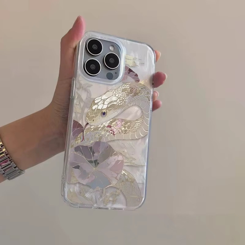 Handyhülle aus Federgarn mit goldenem Schlangen- und Lotusmuster für Apple iPhone 17, 16 und 15 Serien in Gold, Silber und Multicolour - Bild 2