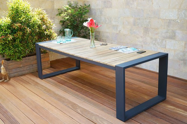 OUTFLEXX Kona Esstisch aus recyceltem Teak und Aluminium in Dark Grey/Natur, rustikal gebürstet mit U-Gestell, B/T/H: 240 x 100 x 76 cm - Bild 1