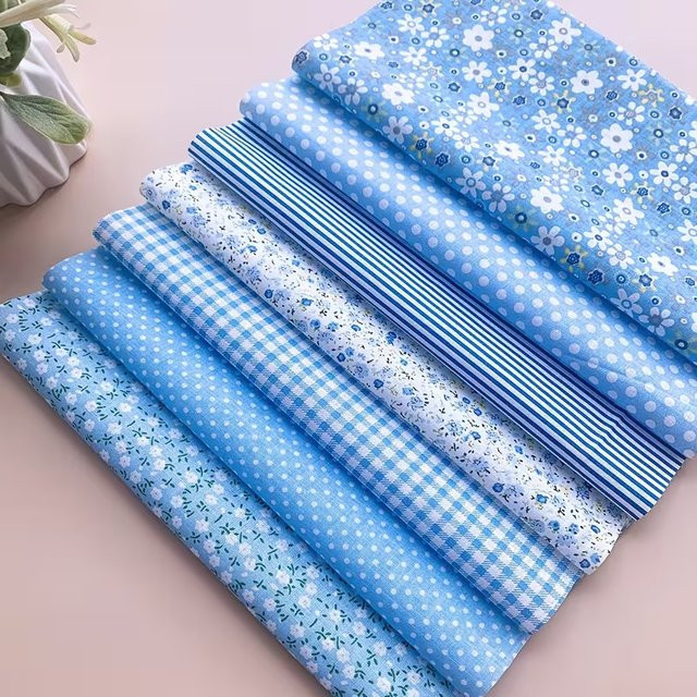 7 Stück Patchwork-Quadratstoff-Set mit Blumenmustern in verschiedenen Farben für DIY Handnähen und Basteln, 25 cm pro Stück - Bild 1