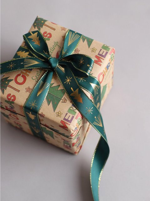 Grünes Weihnachts-Ripsband mit glitzerndem Weihnachtsbaummuster und glitzerndem Rand, 5 Yards Länge - Bild 1