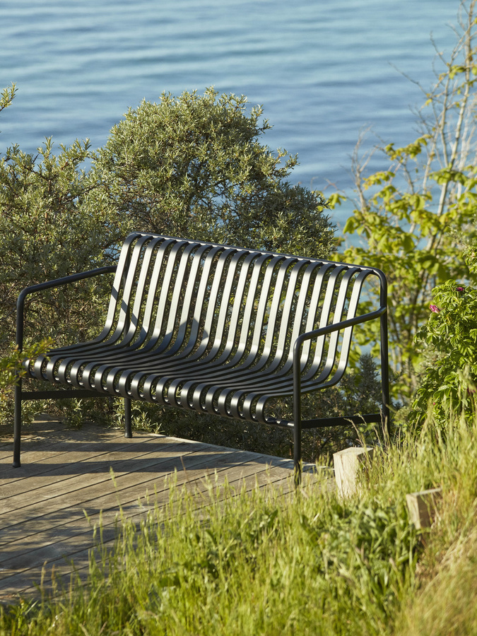HAY Palissade Dining Bench Gartenbank aus Stahl in Schwarz mit Streifenoptik - Bild 3