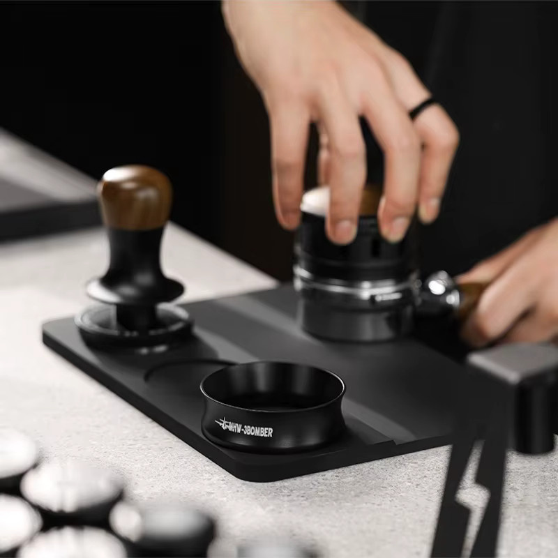 JUSTINLAU Magnetischer Kaffee-Dosiertrichter aus Edelstahl in Schwarz, Espresso-Dosierring für Siebträger, Durchmesser: 58 mm - Bild 5