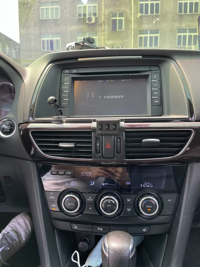 Smartphone Halterung mit kabellosem Ladegerät für Mazda 6 Atenza 2014 2015, Schwerkraft-System, Schwarz - Bild 2