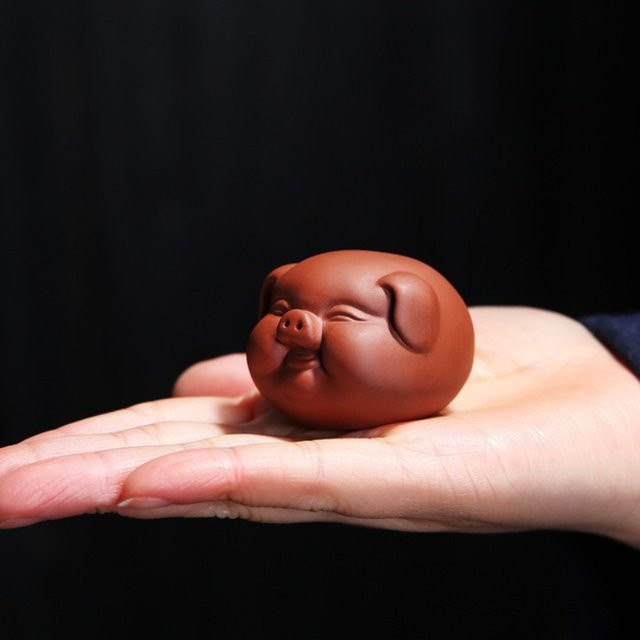Lila Teetier-Ornament aus Keramik in Schwein-Form für die Teekunst - Bild 1