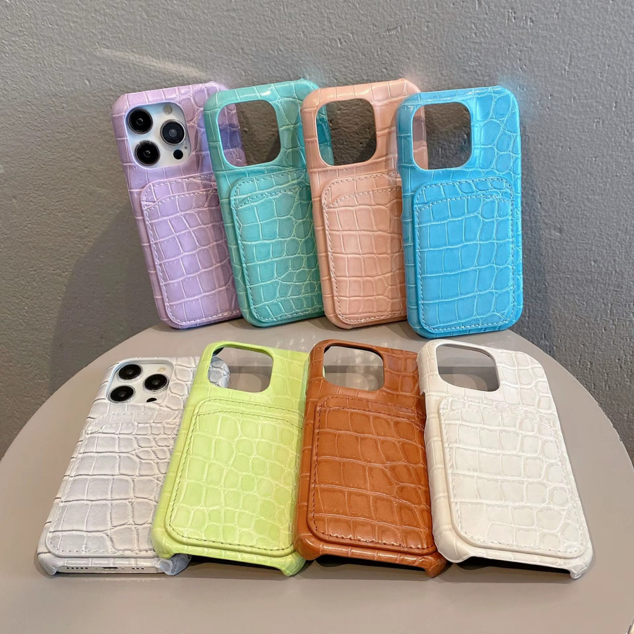 Personalisierte Apple iPhone 14 Handyhülle aus luxuriösem Pebble-Grain-Leder mit rosa Muschel-Design in Pink und Multicolour - Bild 1