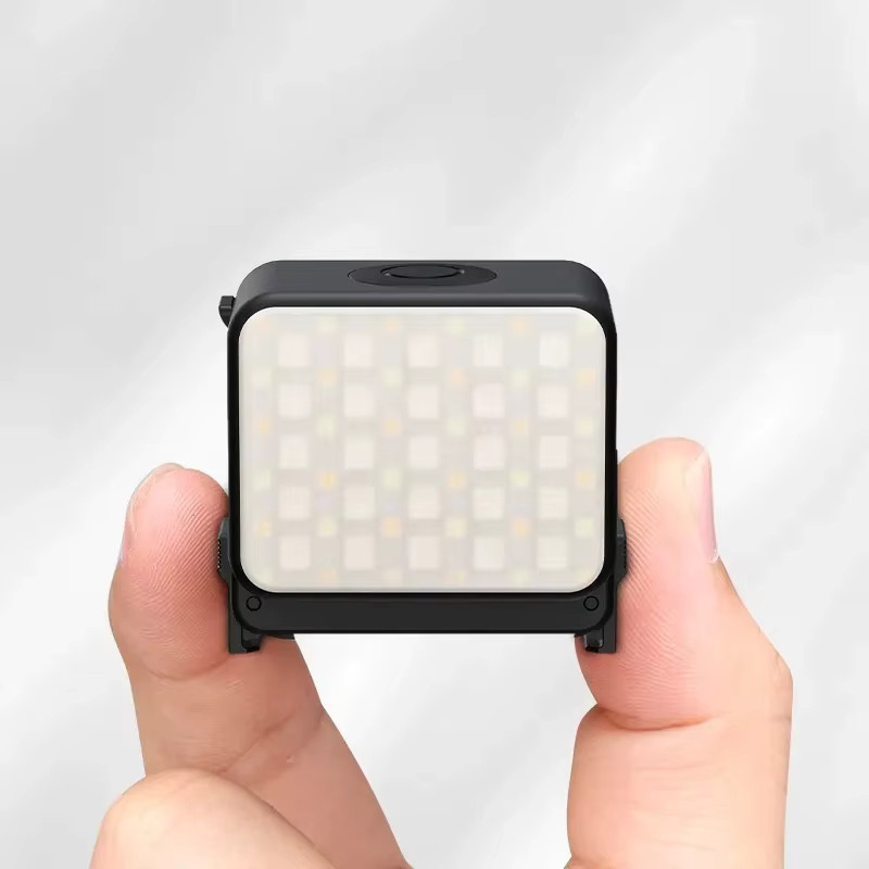 Ulanzi LM18 Mini-LED-Videoleuchte in Schwarz für DJI Osmo Action 5/4/3 und Pocket 3 mit 5600 K Farbtemperatur und IPX5 Wasserdichtigkeit - Bild 3