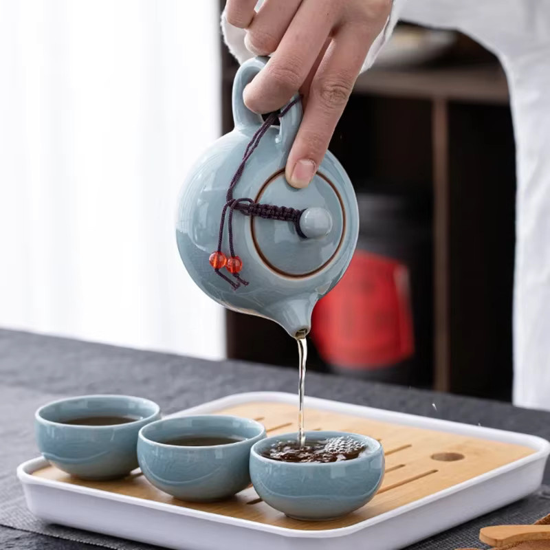 Handgemachtes chinesisches Kung Fu Tee-Set aus Keramik mit Teekanne und Teetasse im Eis-Riss-Stil in Blau - Bild 2