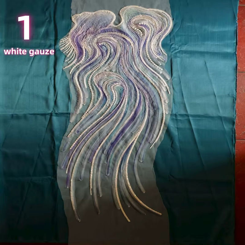 Handgefertigte Wanddekoration in Meereswellen-Form mit Spitzenbesatz, Perlen und Pailletten-Stickerei, Weiß, B: 128 cm, H: 45 cm - Bild 2