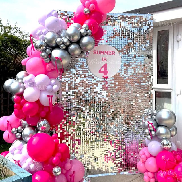 MicroPlush Spiegel-Wandhintergrund mit silbernen quadratischen Pailletten für Party und Hochzeit, Silber - Bild 1