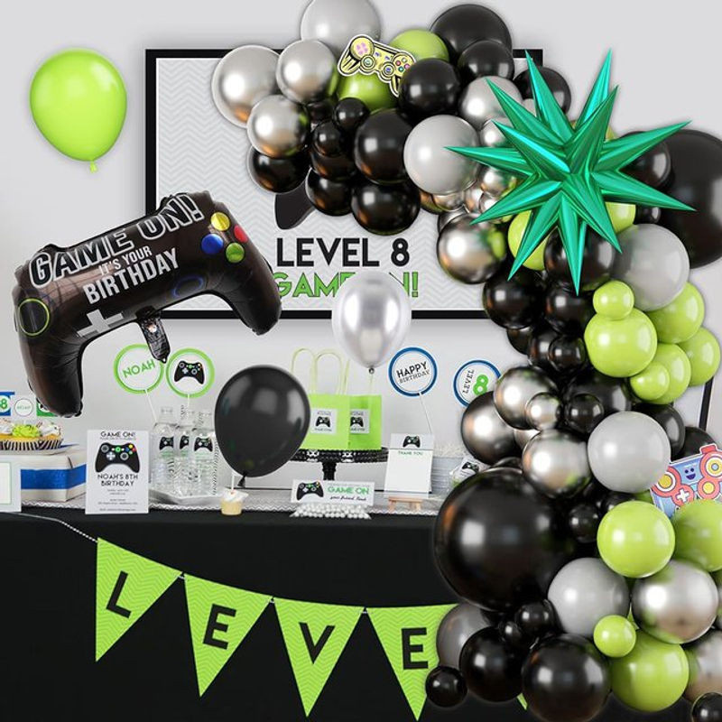 Elektronisches Ballonbogen-Set zur Dekoration für Geburtstage in Grün, Schwarz und Grau mit Latex- und Aluminiumfolienballons sowie Sternen - Bild 1