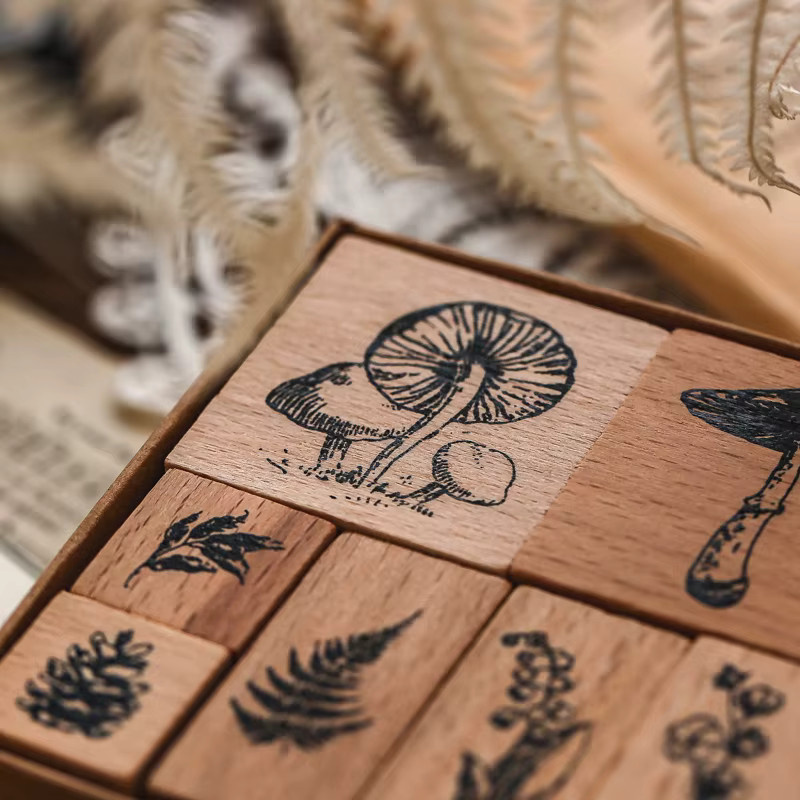 Yoofun 7er Set Vintage Holzstempel mit Pflanzen- und Mondphasen-Motiven für Scrapbooking und DIY-Handwerk in Braun - Bild 2