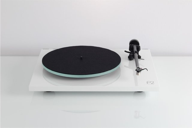 Rega Planar 2 Plattenspieler in Weiß - Bild 1