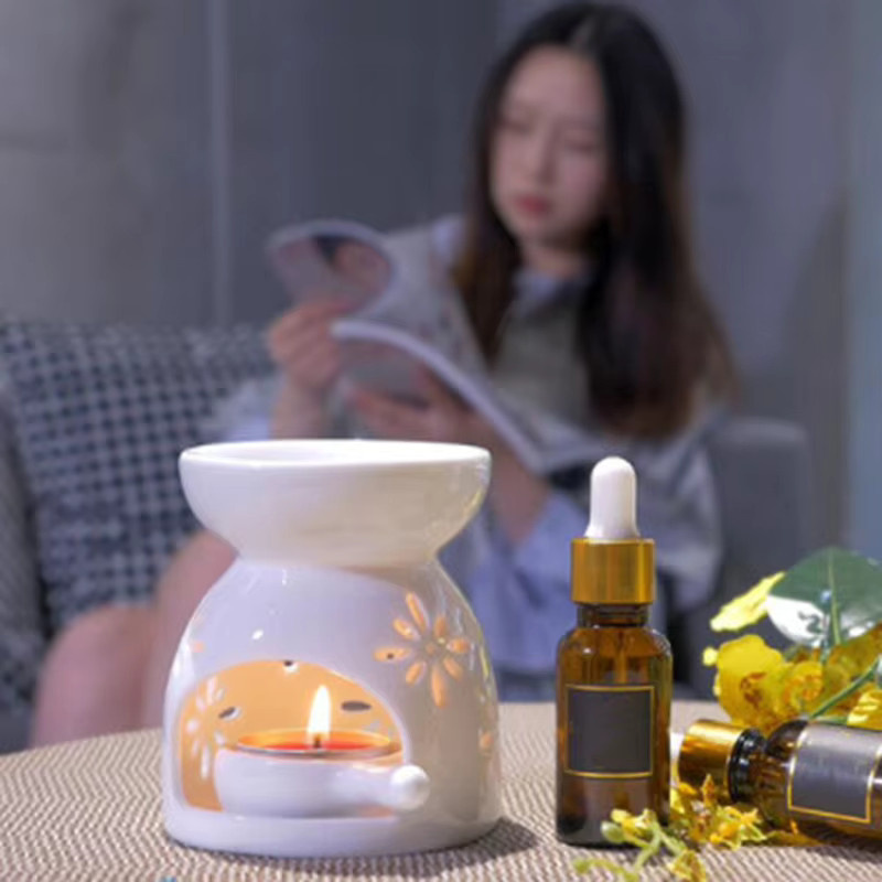 Keramik Aromaöl-Diffusor und Weihrauchlampe in Weiß mit floralem Design für Tealight-Kerzen - Bild 2