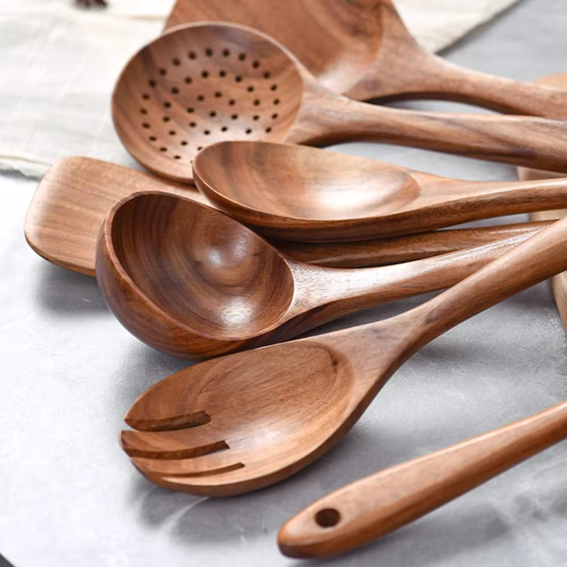 6-teiliges Küchengeschirr-Set aus Teakholz von AJOYOUS in Braun - Bild 5