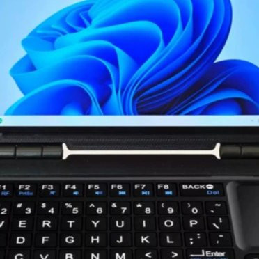 Dual-OS Mini-PC mit Touchscreen, 6GB RAM und 128GB Speicher in Weiß - Bild 1