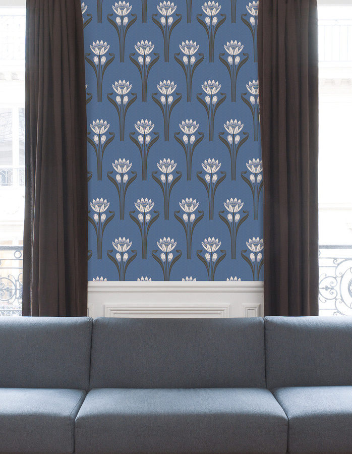 Isidore Leroy Tapete Tulipes Bleu mit floralem Art-Deco-Design in Blau aus Vlies - Bild 1