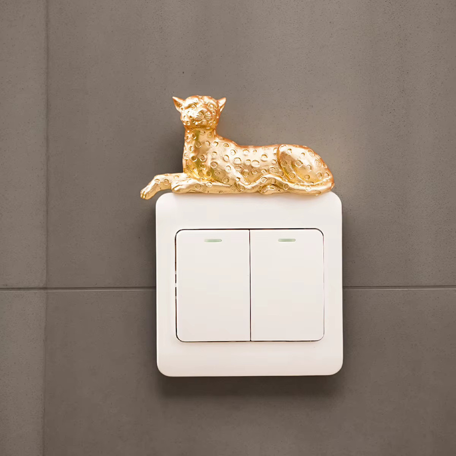 Kreativer Schalteraufkleber mit Cartoon-Tiermotiv aus Harz in Gold für deine Heimdekoration - Bild 2