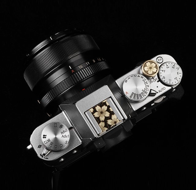 Fujifilm Metall Kamera Blitzschuh Abdeckung in Silber für XT4 XT5 XT20 XT30 XT50 XT30II XT30III XM5 X100V X100VI mit Gewinde und Taste - Bild 1