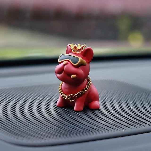 Rui Di Bulldoggen Auto-Dekoration aus Harz in Rot für die Mittelkonsole - Bild 1