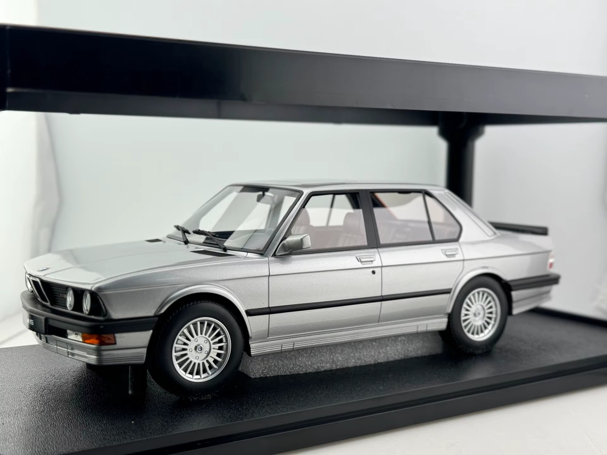 WELLY BMW M5, Automodell, 1:18 Maßstab, Grau - Bild 5