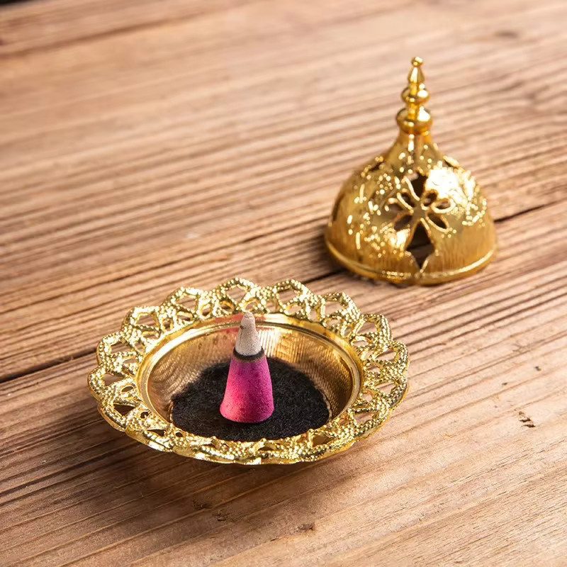 JUSTINLAU Mini-Räucherstäbchenhalter aus Metall in Gold, runder Duftbrenner im orientalischen Design für deine Tischdekoration - Bild 2