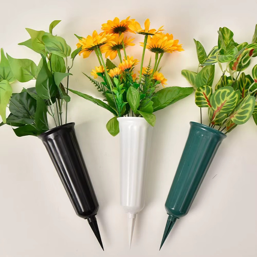 Grüne Friedhofsvase aus Kunststoff mit Spikes als Blumenhalter für Grabsteine und Grabdekorationen im Außenbereich - Bild 2