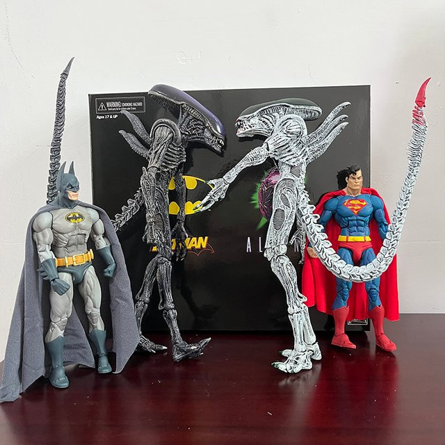 Bandai Bruce Wayne Superman vs Alien Xeno Morph NYCC 2019, Actionfigur, 2-teiliges Set, ab 14 Jahren - Bild 1