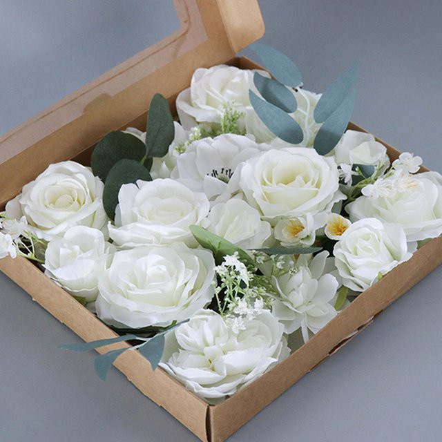 Klassische Blumenkiste aus Seide in Weiß für die Tischdekoration als floraler Geschenkkarton für Hochzeiten oder Geburtstage - Bild 1