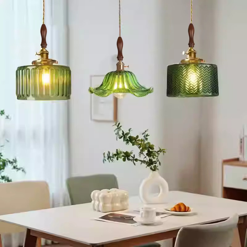 Ramalho Moderne LED Pendelleuchte in Gold/Messing mit grünem Glas für Wohnzimmer und Esszimmer - Bild 1