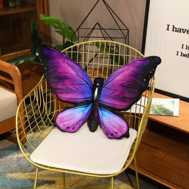 Dekoratives 3D-Schmetterlingskissen von Binchi Fitness in Bunt und Lila als Kuschelkissen für Schlafzimmer und Sofa - Bild 1